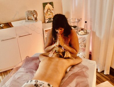 Namaste a soustředění při masáži studio Praha
